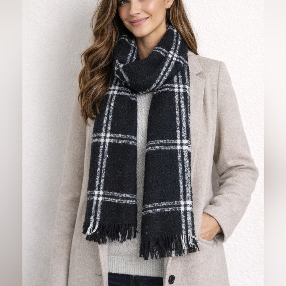 NWT St John’s Bay Black White Plaid Scarf Cozy Chic Winter Trendy Casual Office